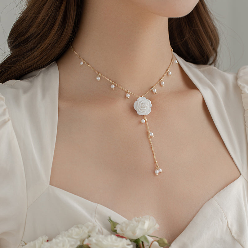 Simple Pearl Flower Clavicle Chain