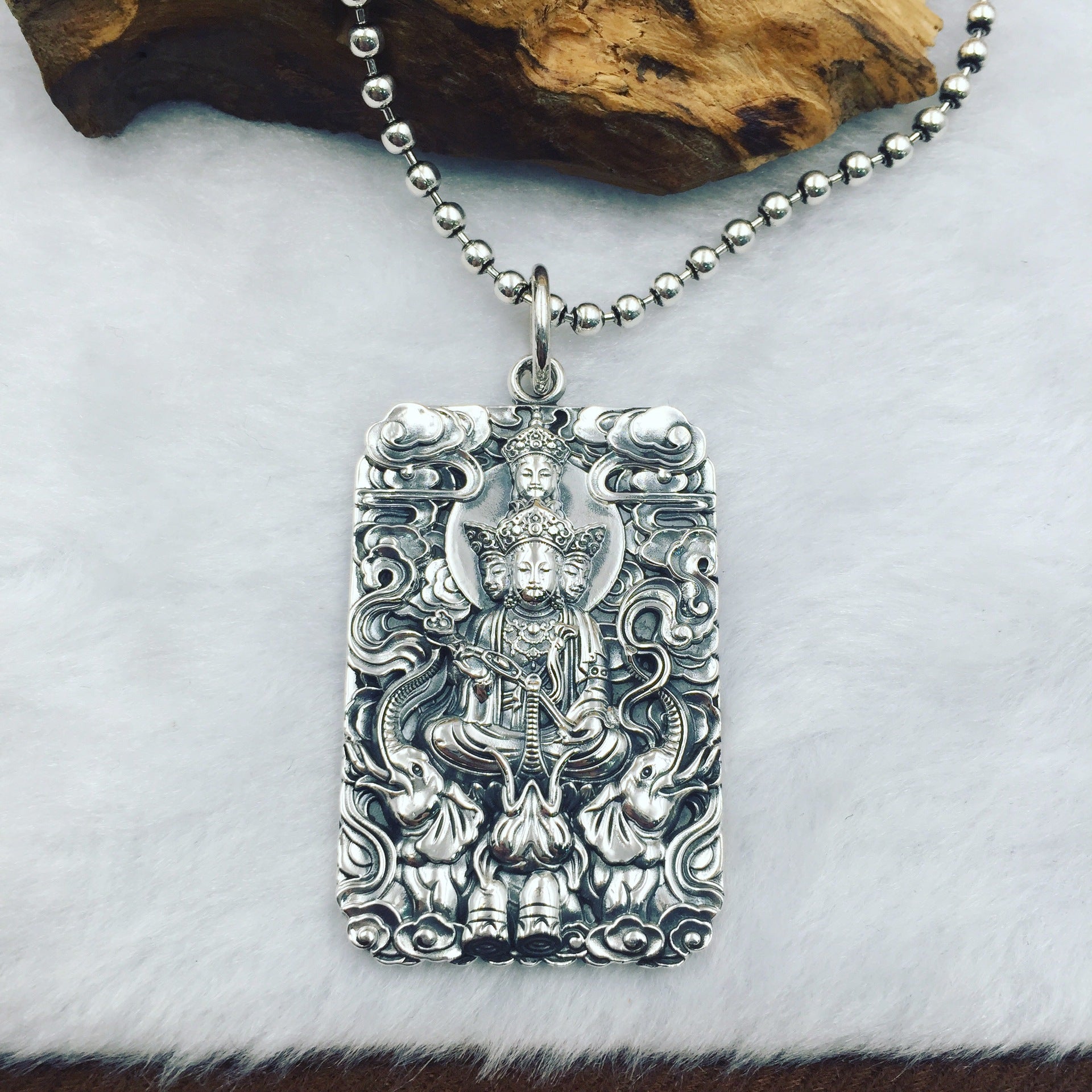 The King S990 Foot Silver Pendant Sweater Chain